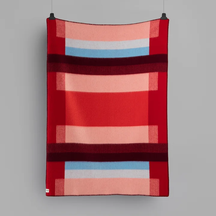 Mikkel Wolldecke 200 x 135 cm von Røros Tweed in rot