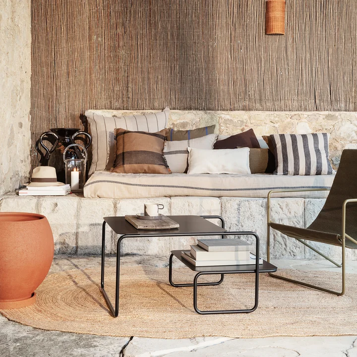 Level Couchtisch und Ando Topf von Ferm Living