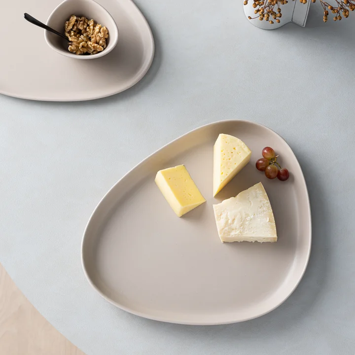 Curve Stoneware Teller von Lind DNA