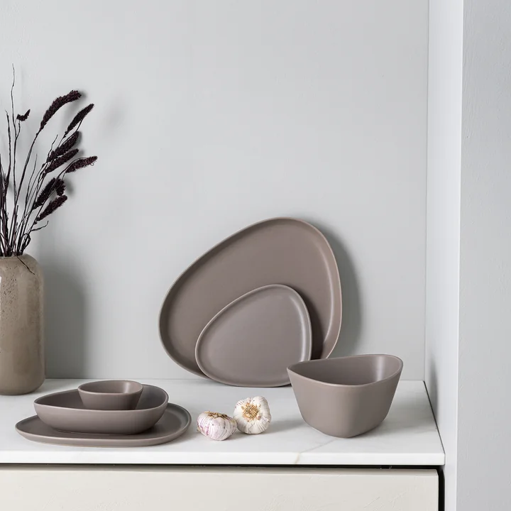 Curve Stoneware Teller von Lind DNA