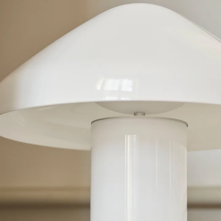 Pao Glas Tischleuchte von HAY in der Farbe weiß