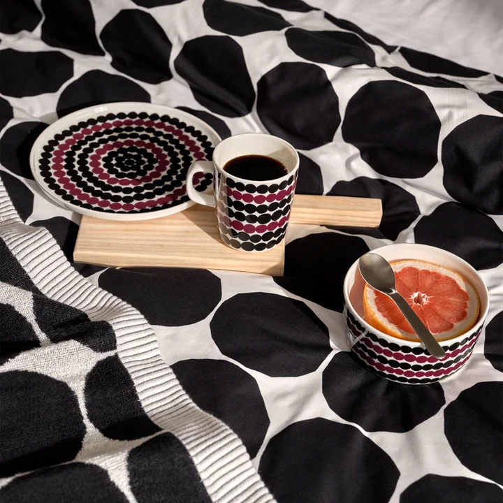 Oiva Siirtolapuutarha, weiß / schwarz / weinrot von Marimekko