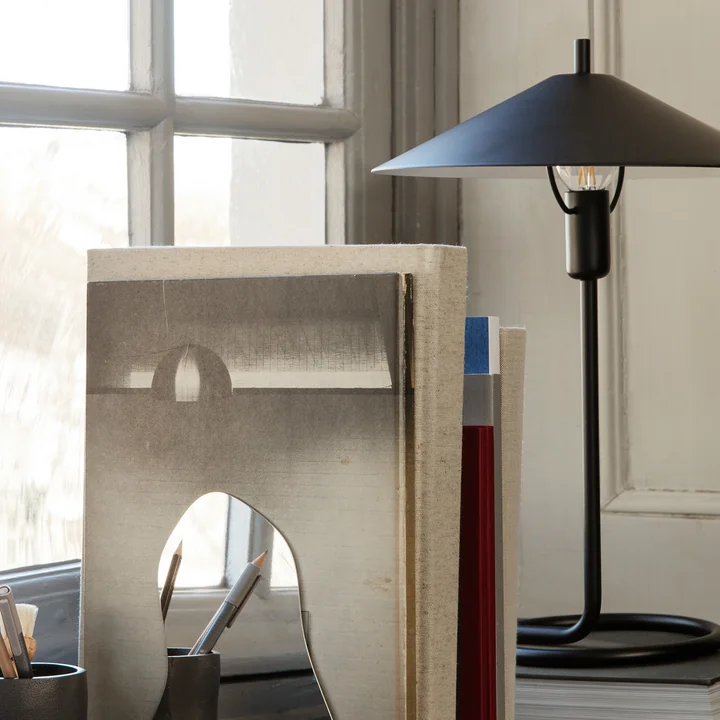 Filo Tischleuchte, schwarz von Ferm Living