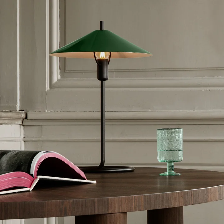 Filo Tischleuchte, schwarz / dark olive von Ferm Living