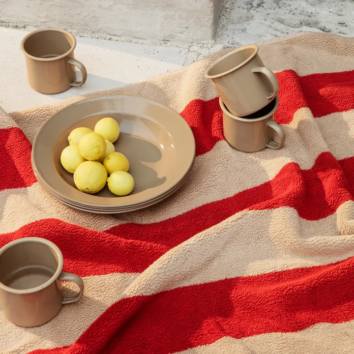 Yard Picknick Geschirr Set von Ferm Living in der Farbe cashmere