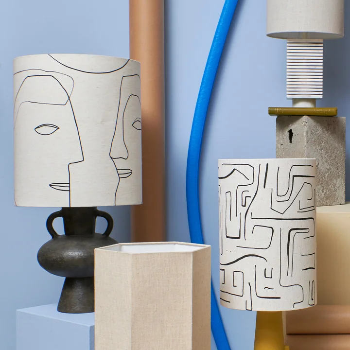 Tischleuchtenfuß aus Steinzeug mit Griffen und Schirm von Hkliving