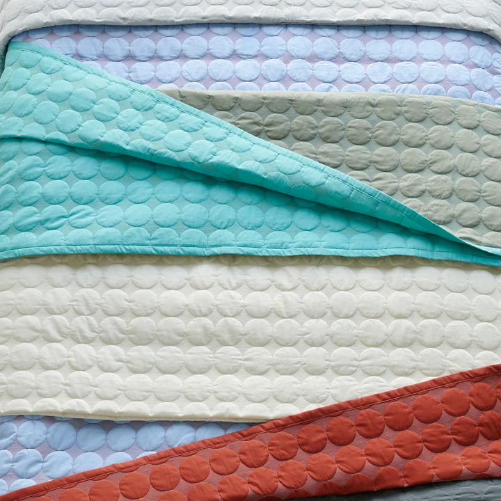 Mega Dot Tagesdecke von HAY