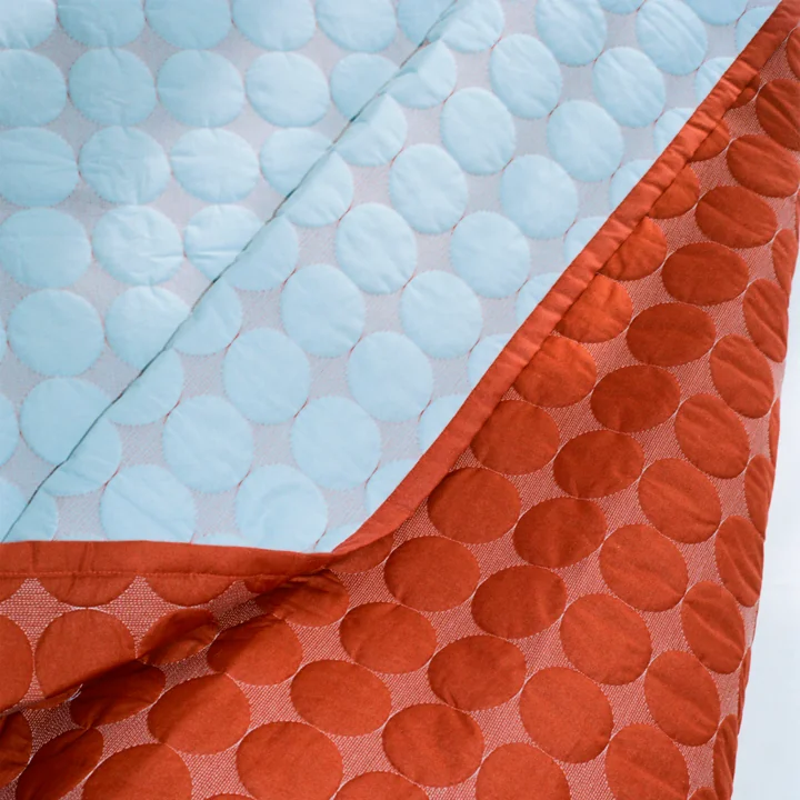 Mega Dot Tagesdecke von HAY