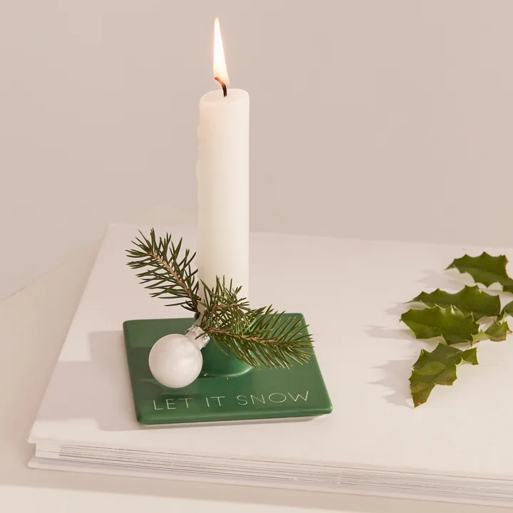 Tell your Christmas Story Kerzenhalter, Let it Snow / grasgrün von Design Letters