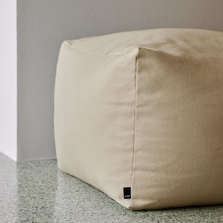 Der Planar Pouf des Labels HAY