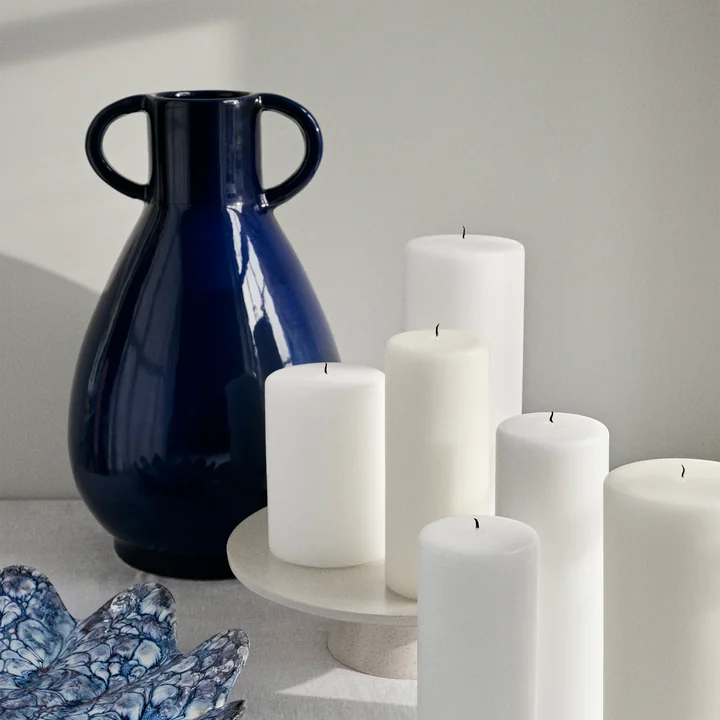 Simi Vase von Broste Copenhagen in der Farbe deep cobalt blue