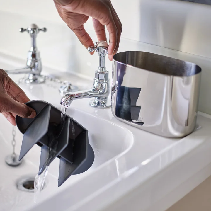 EasyStore Luxe Zahnbürstenhalter, large, stahl von Joseph Joseph