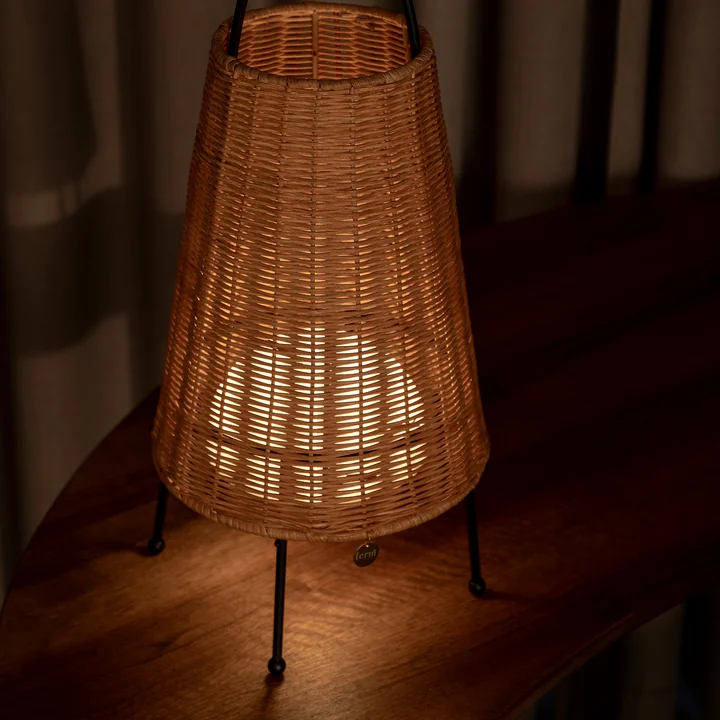 Porti LED Tischleuchte Rattan von Ferm Living