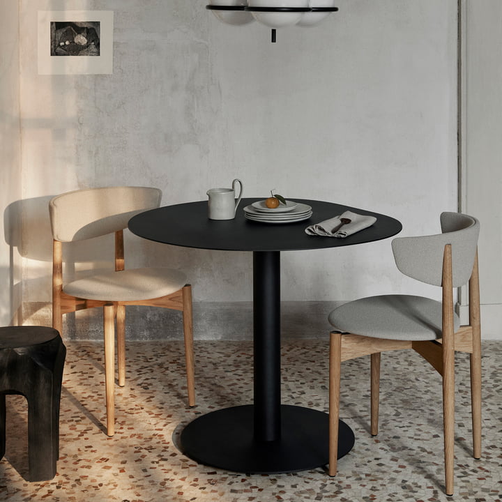 Pond Dining Table von ferm Living in der Farbe schwarz