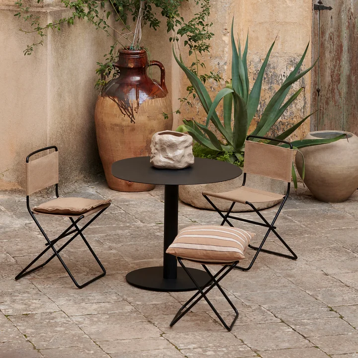 Pond Dining Table von Ferm Living in der Farbe schwarz