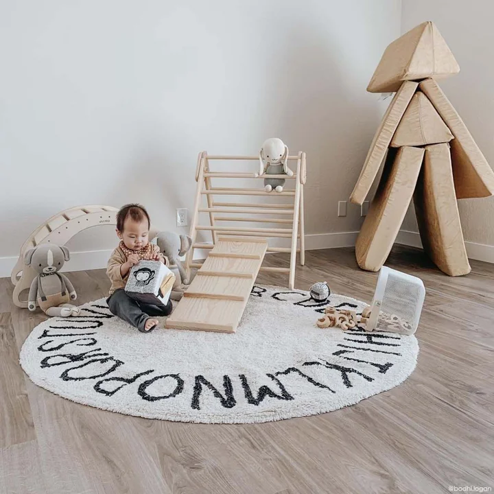 ABC Teppich, Ø 150 cm, natur / schwarz von Lorena Canals