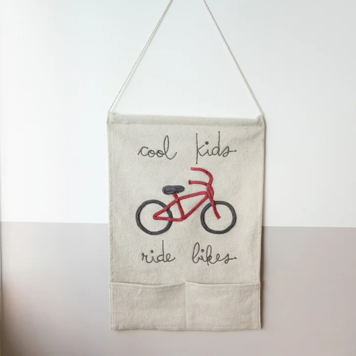 Wandteppich, Cool Kids Ride Bikes, 45 x 70 cm, natur / rot von Lorena Canals