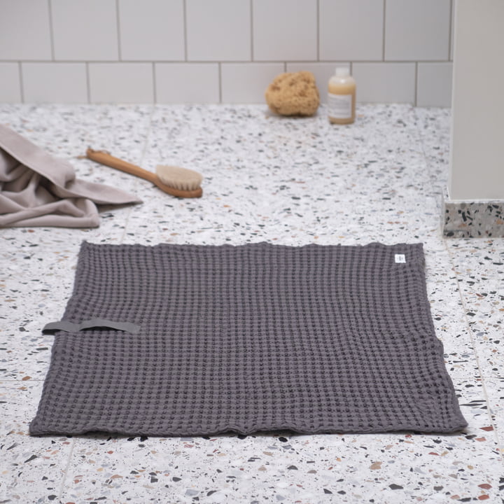 Big Waffle Badematte, 55 x 80 cm, dunkelgrau von The Organic Company