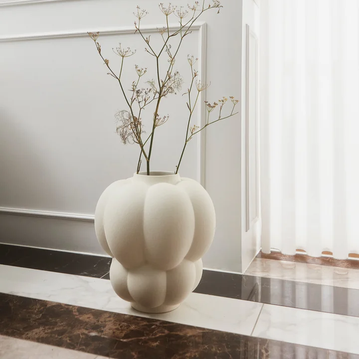 Die UVA Vase von AYTM in der Frage creme