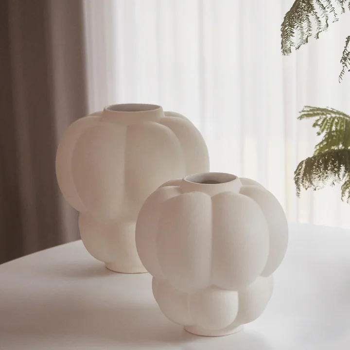 Die UVA Vase von AYTM in der Frage creme