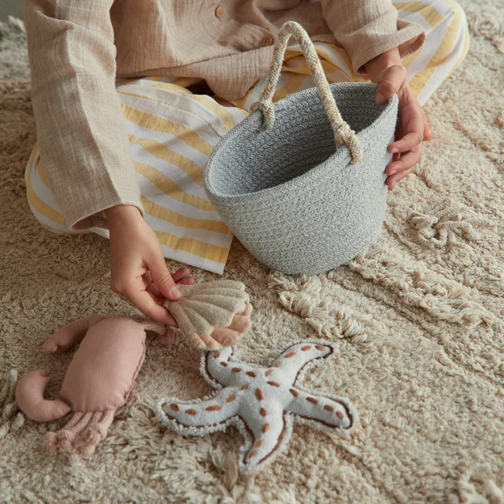 Island Spielteppich mit Spielzubehör von Lorena Canals