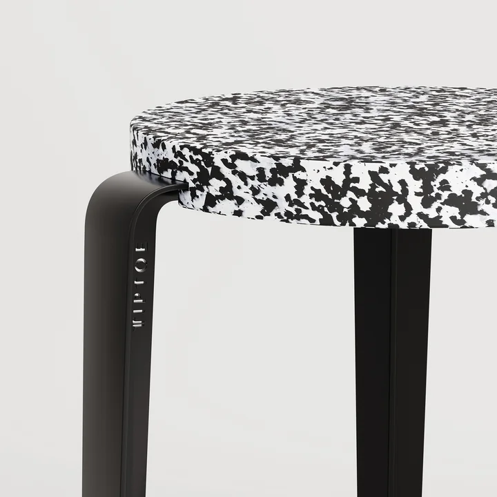LOU Hocker Macchiato, recycled plastic / graphitschwarz von TipToe