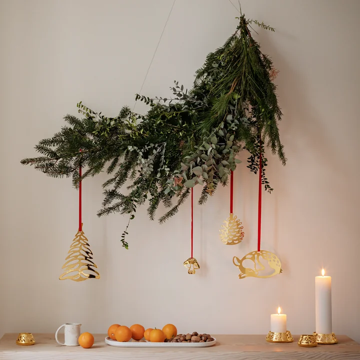 Holiday Ornament 2023 Deer & Mushroom, gold von Georg Jensen