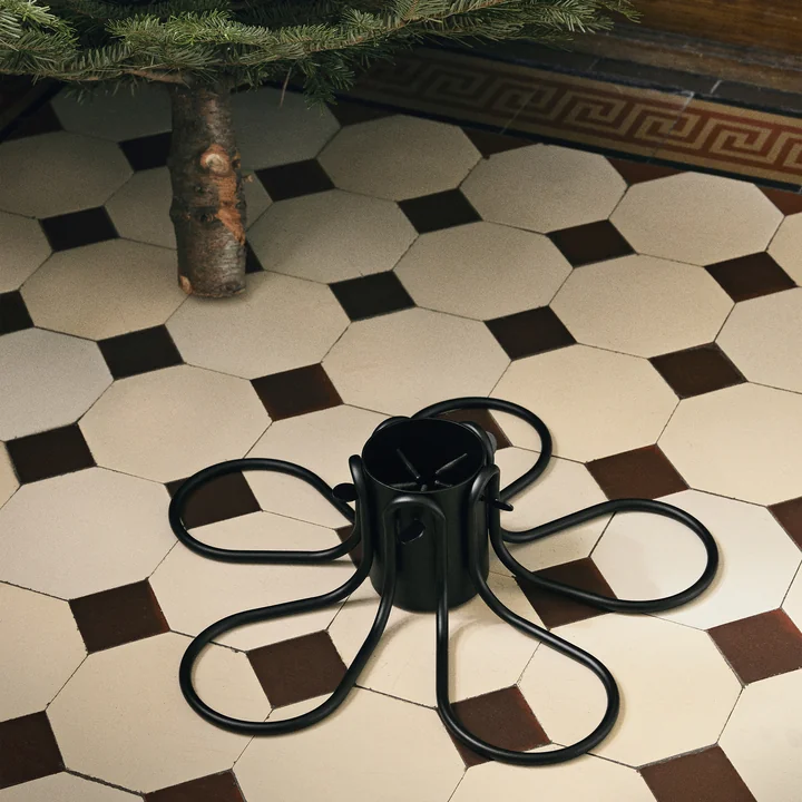 Flake Christbaumständer von Ferm Living