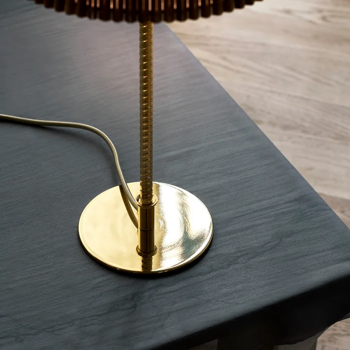 Gubi-9205-Tischleuchte-Bambus-Messing-A3