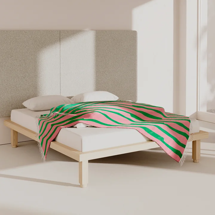 OUT Objekte unserer Tage - Kaya Bett, Esche gewachst mit Weißpigment