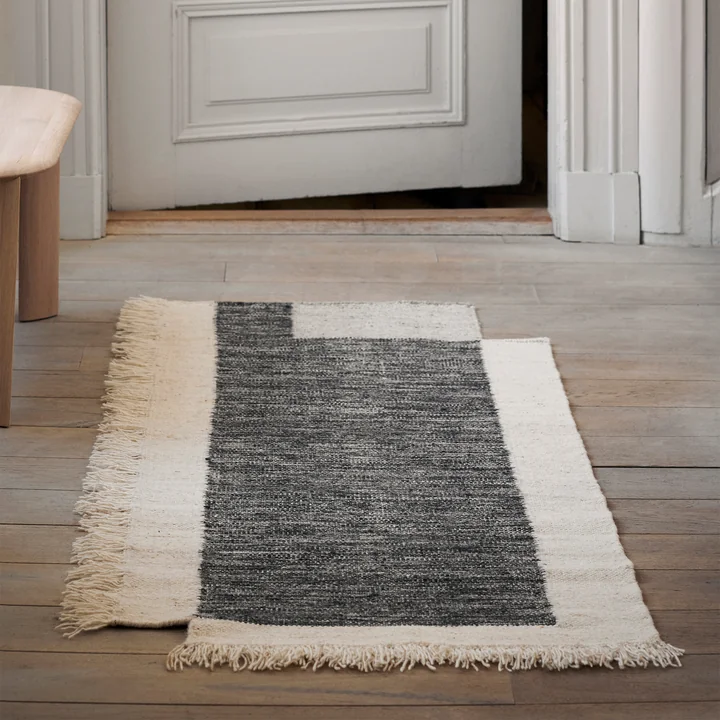 Counter Teppich, 140 x 200 cm, charcoal / off-white von Ferm Living