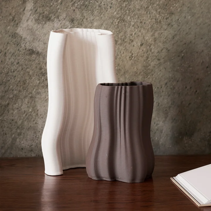 Moire Vase, off-white und anthracite von Ferm Living