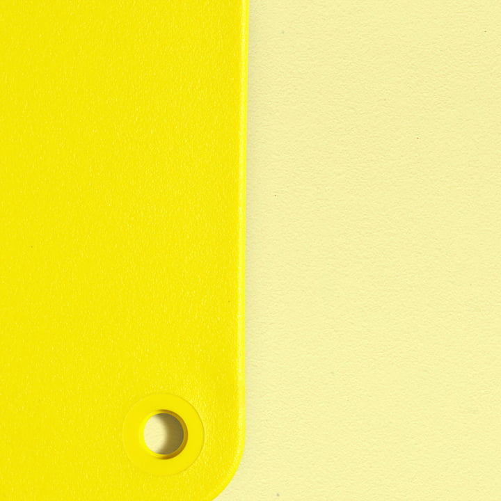 Eames Plastic RE Materialmuster von Vitra in den Farben sunlight und citron