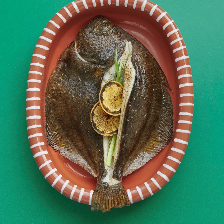 Barro Servierschale oval, natural with stripes von HAY