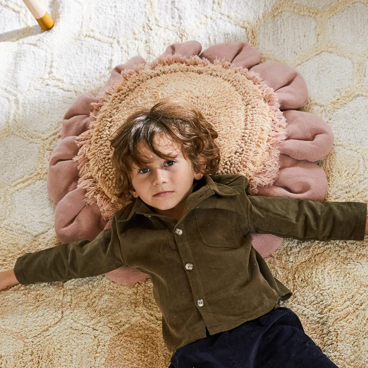 Pink Daisy Bodenkissen von Lorena Canals