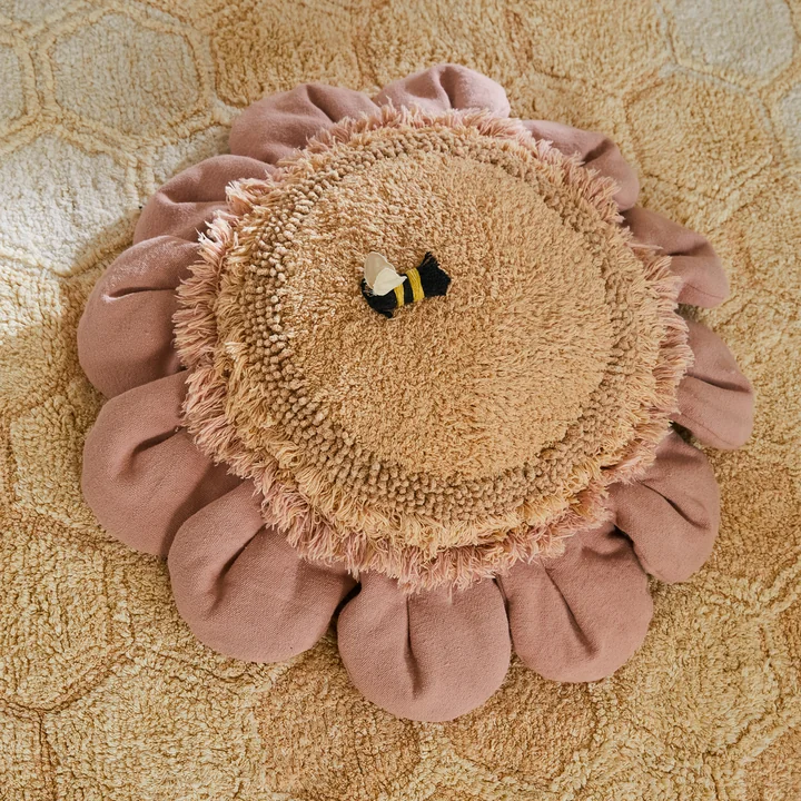 Pink Daisy Bodenkissen von Lorena Canals