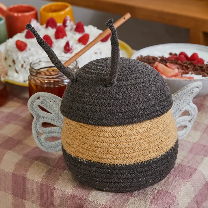 Spiel- und Aufbewahrungskorb, Baby Bee, honey / dunkelgrau / hellblau von Lorena Canals