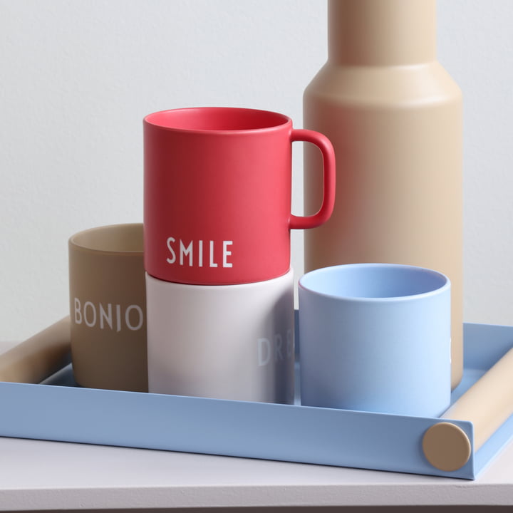 AJ Favourite Porzellan Becher mit Henkel, Smile / faded rose von Design Letters