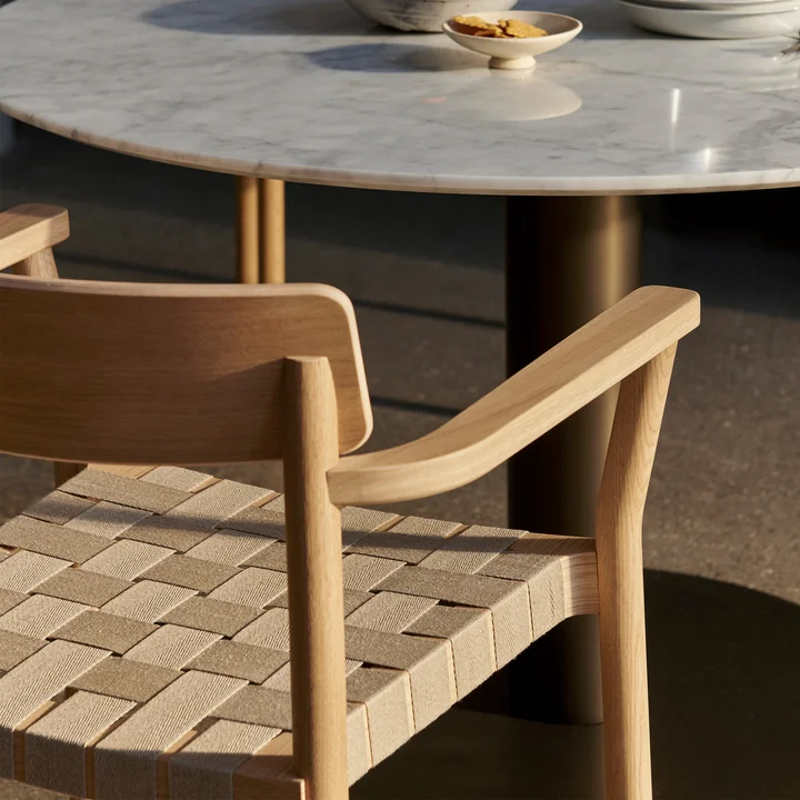 Betty TK9 Armlehnstuhl, Eiche natur / Gewebe natur von &Tradition