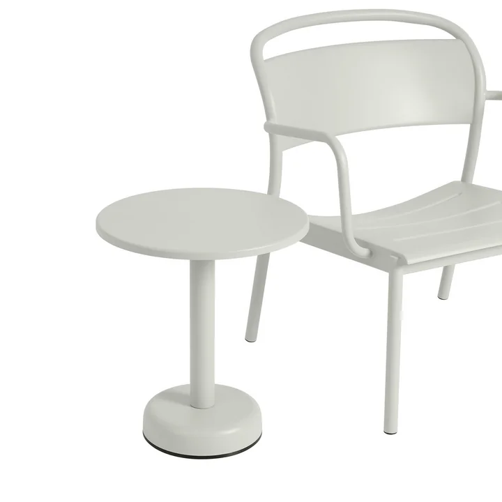 Linear Steel Outdoor Kaffeetisch mit Lounge Armchair, grau von Muuto
