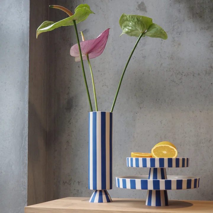 Toppu Vase, Ø 8,5 x H 31 cm, optic blue (Limited Edition) von OYOY