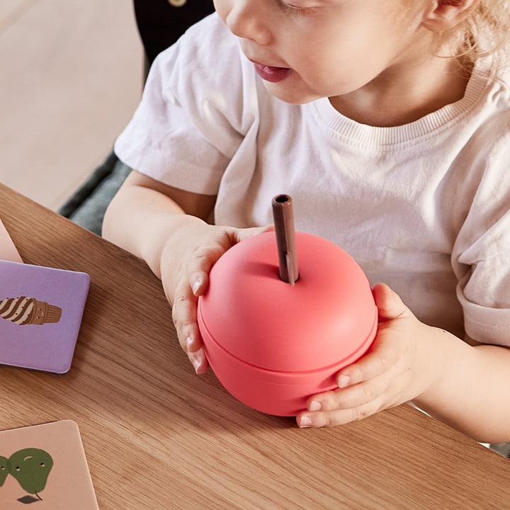 Apfel Becher mit Strohhalm von OYOY Mini