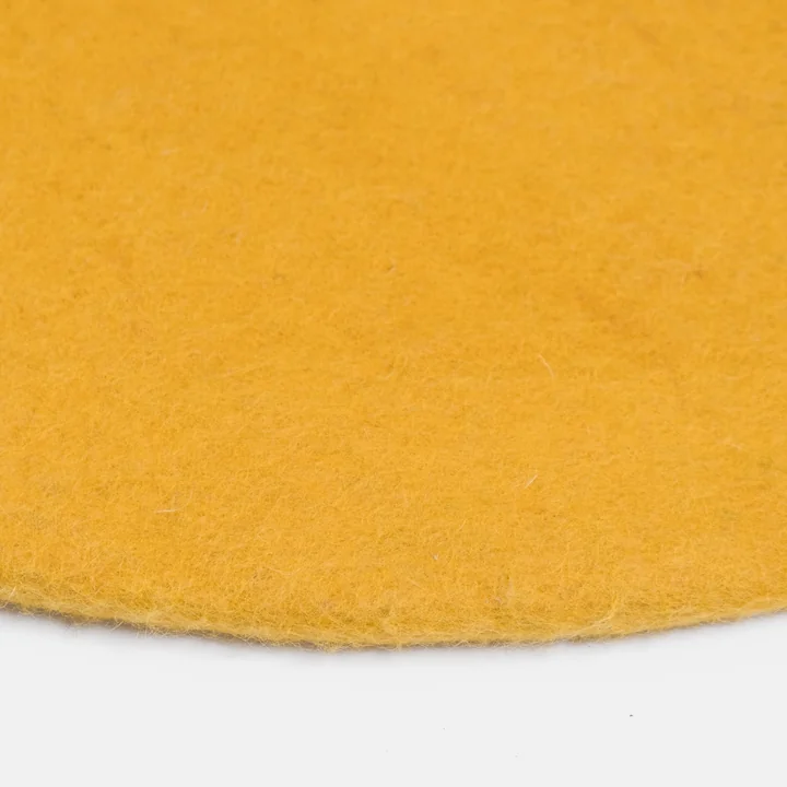myfelt-Klara-Filzteppich-120-cm-senfgelb-Detail-5