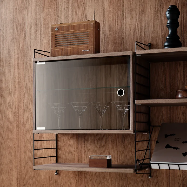 String - Vitrine mit Glasschwingtür, B 58 x T 30 cm, Walnuss