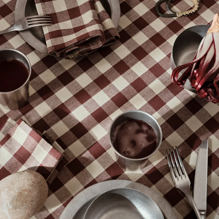 Bothy Check Tischdecke und Tumbled Becher, edelstahl von Ferm Living
