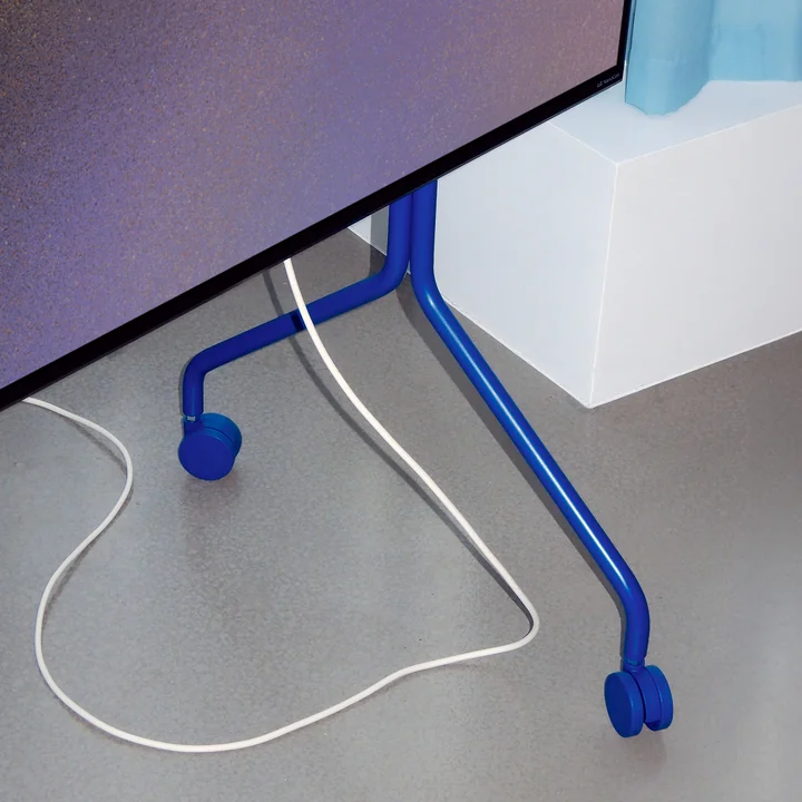 Moon Rollin' TV-Ständer von Pedestal