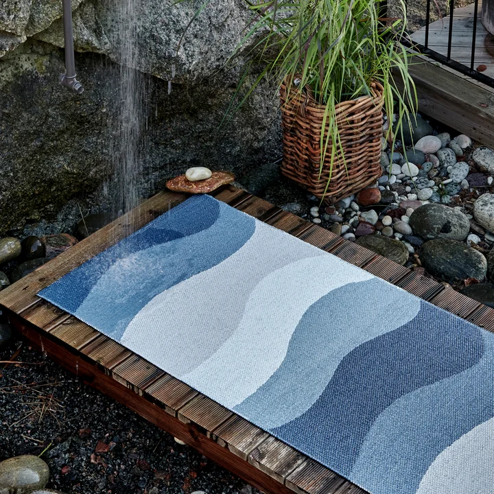 Urvi Teppich, water von Pappelina