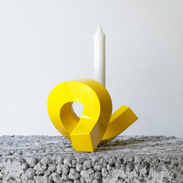 Crooked Kerzenständer, gelb von Normann Copenhagen