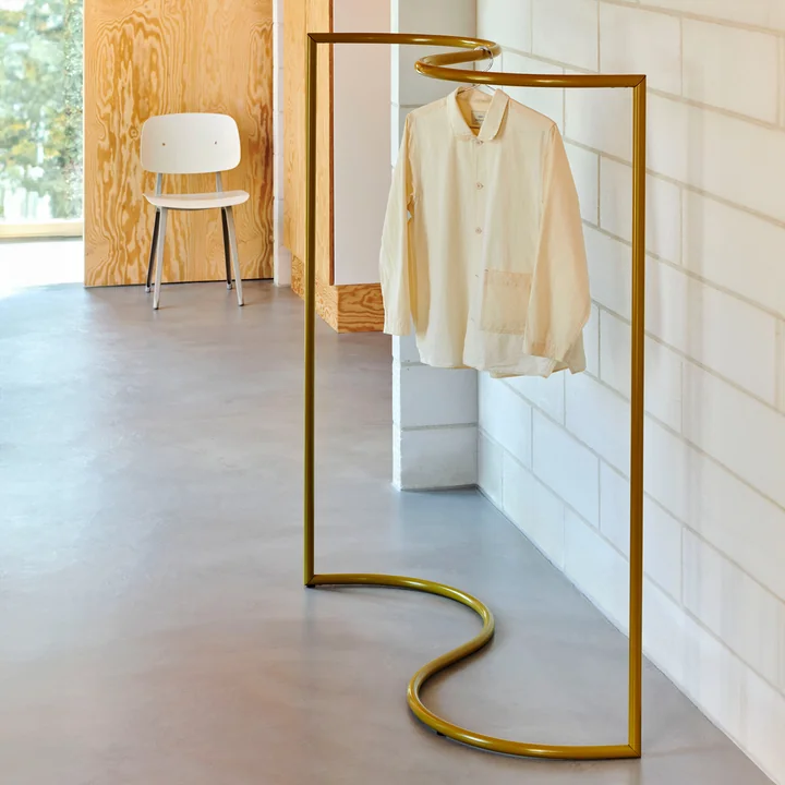 Colour Rack Garderobenständer von HAY