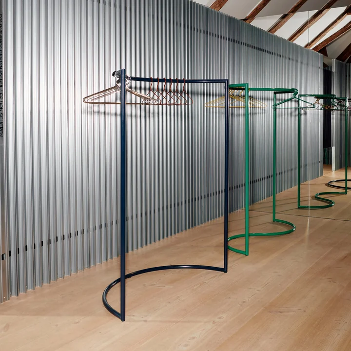 Colour Rack Garderobenständer von HAY